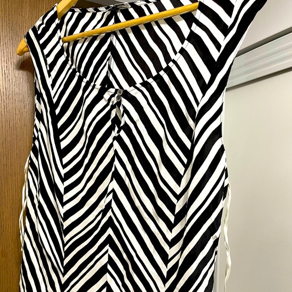 planet Tops - Size 14 L Silk Black & White Striped Tank Top blouse size Large